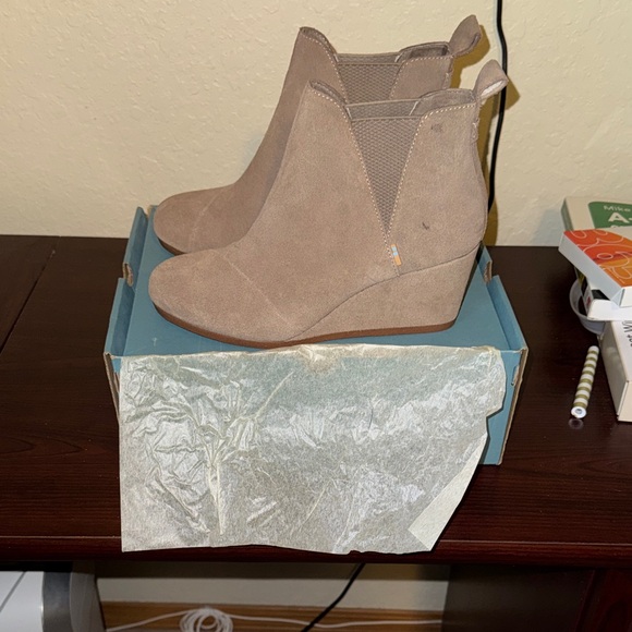 Stylish Tan Tom’s Wedge Ankle Boots - Picture 1 of 2
